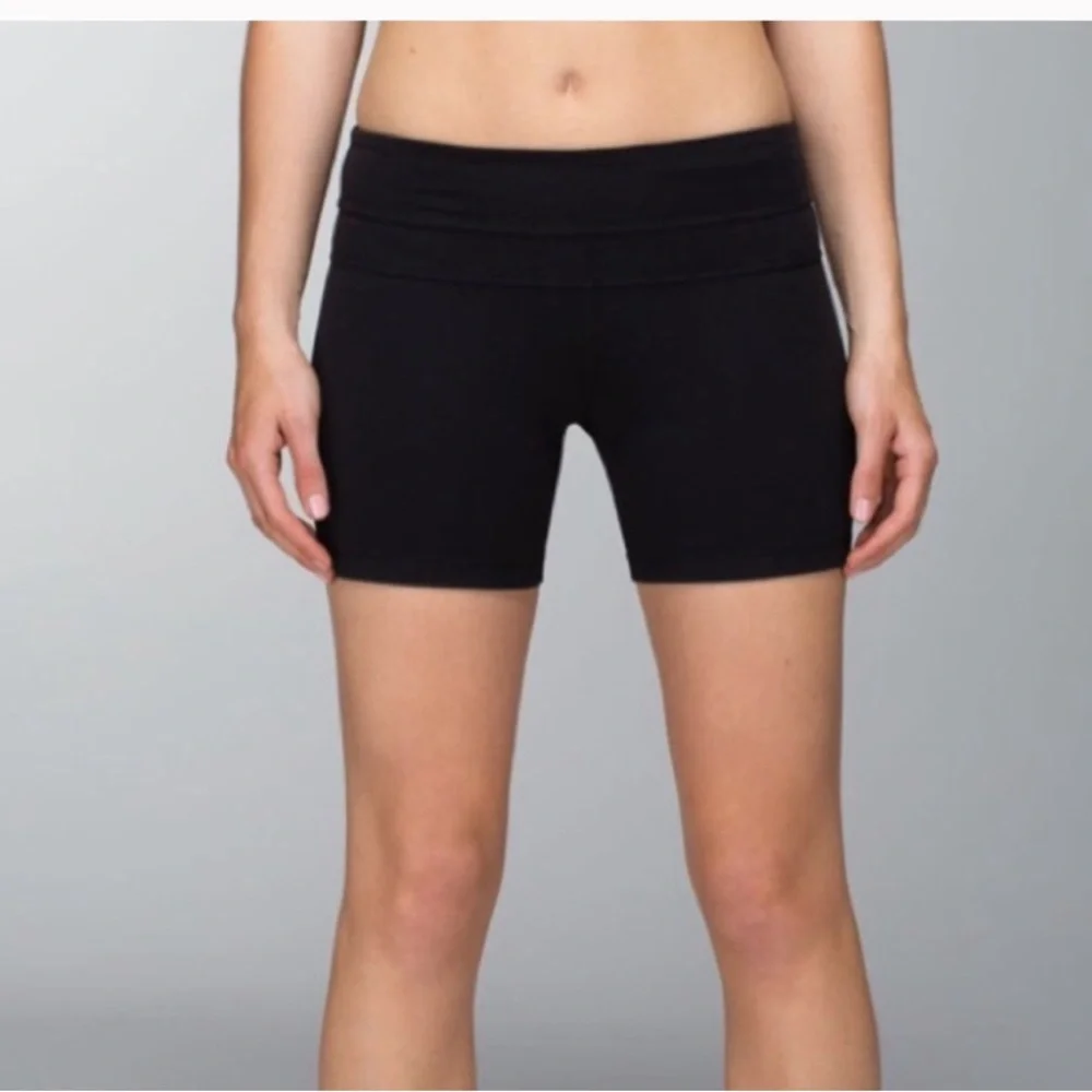 Excellent condition Lululemon Black Reverse Groove Shorts Size:6